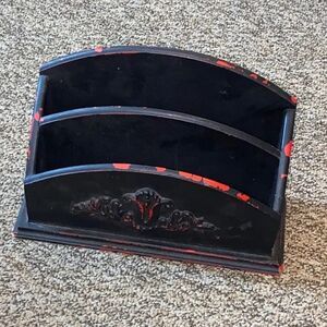 Black and Red Decorative Mail Organizer